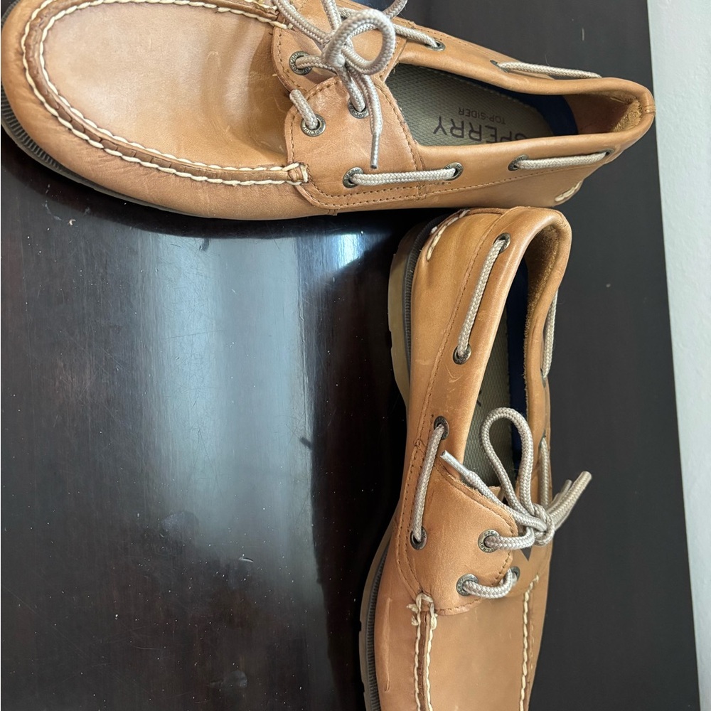 Sperry Tan Boat Shoes with Leather Finish and Functional Laces
